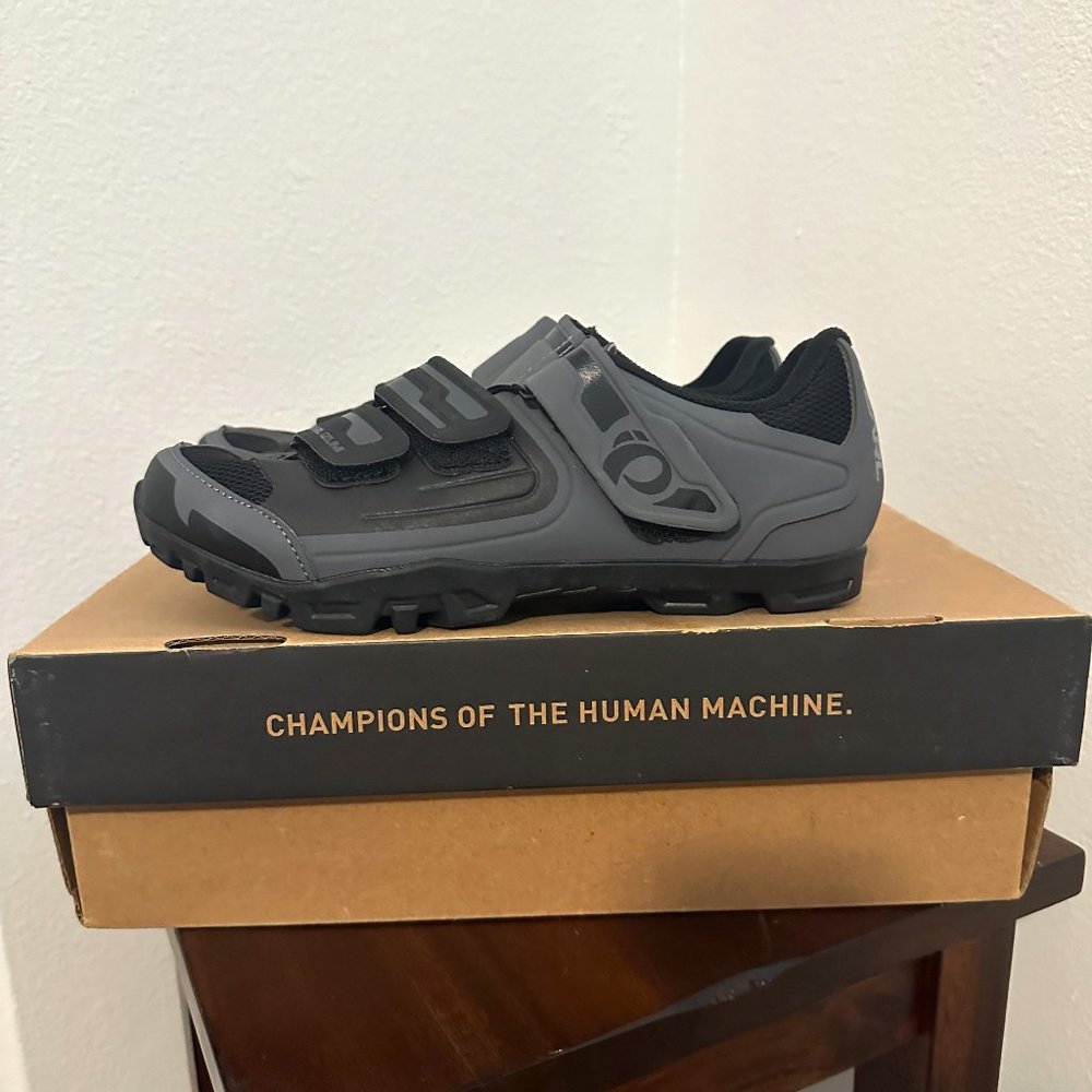 Pearl Izumi All Road v4 Womens Size 7 US 38 EU Black/Gray Cycling Spin Shoes